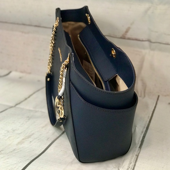 🎉ᕼᑭ🎉 Michael Kors Jet Set Tote - Picture 5 of 9